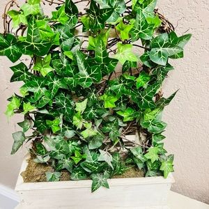 Ivy Trellis Decoration